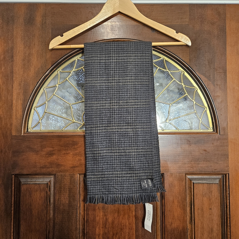 Banana Republic Scarf | Black & Gray Textured Scarf | One Size